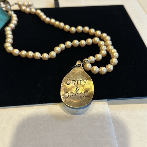 NWT pearl faux necklace with Grits & Grace saying in front removable charm w box - Picture 2 of 8